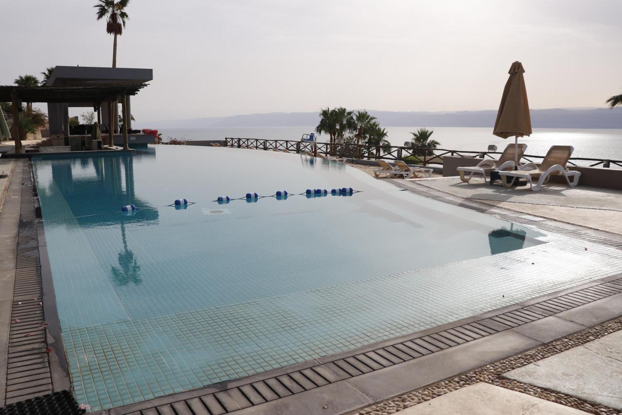 O Beach Hotel & Resort Sweimeh Esterno foto