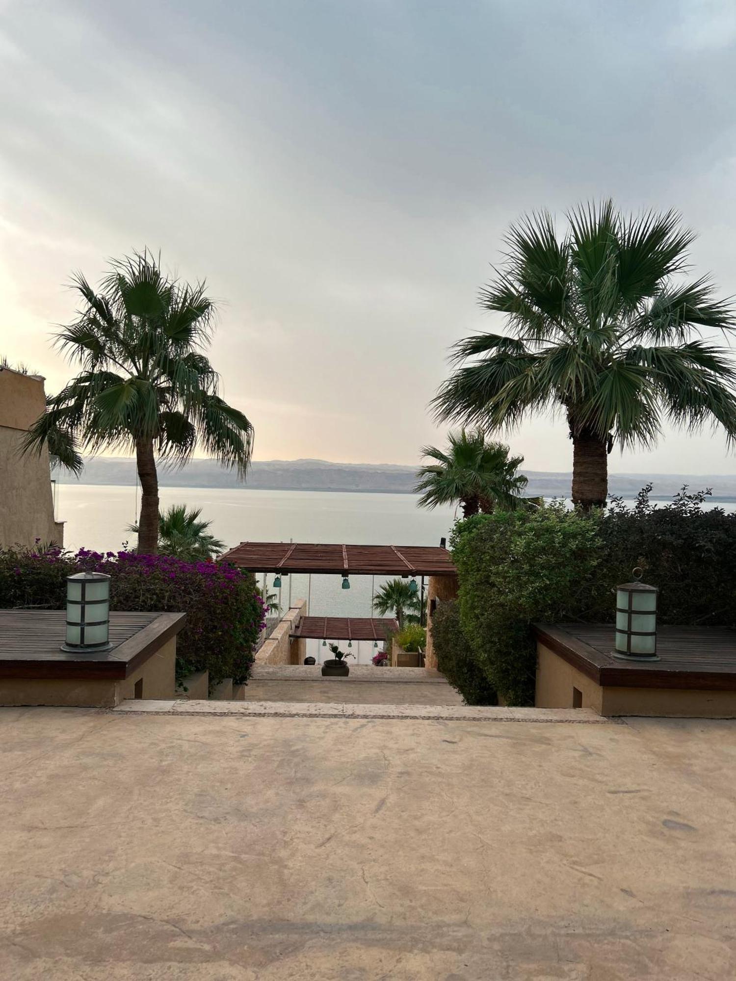 O Beach Hotel & Resort Sweimeh Esterno foto