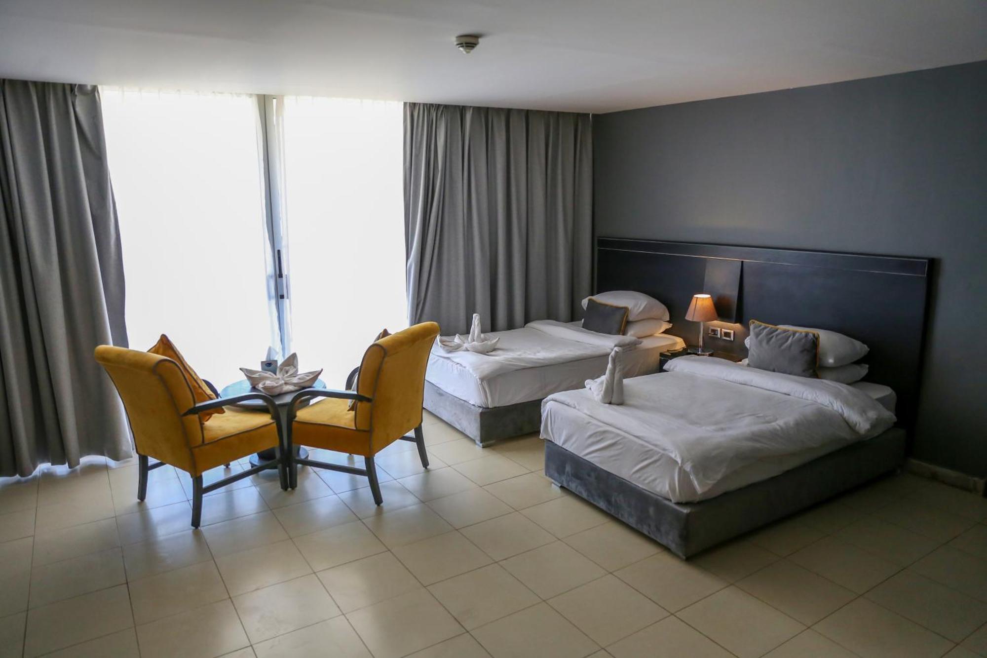 O Beach Hotel & Resort Sweimeh Esterno foto