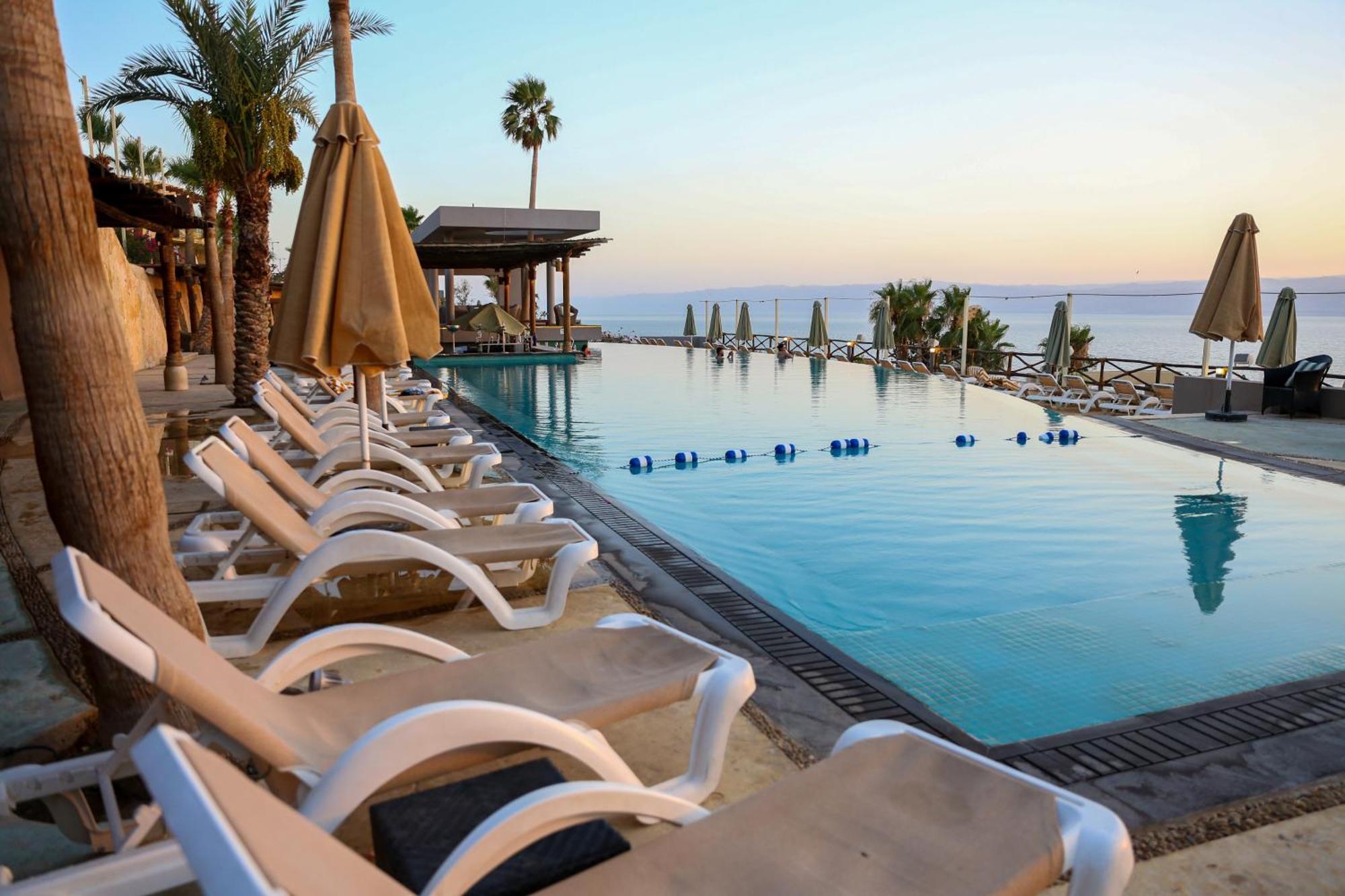 O Beach Hotel & Resort Sweimeh Esterno foto