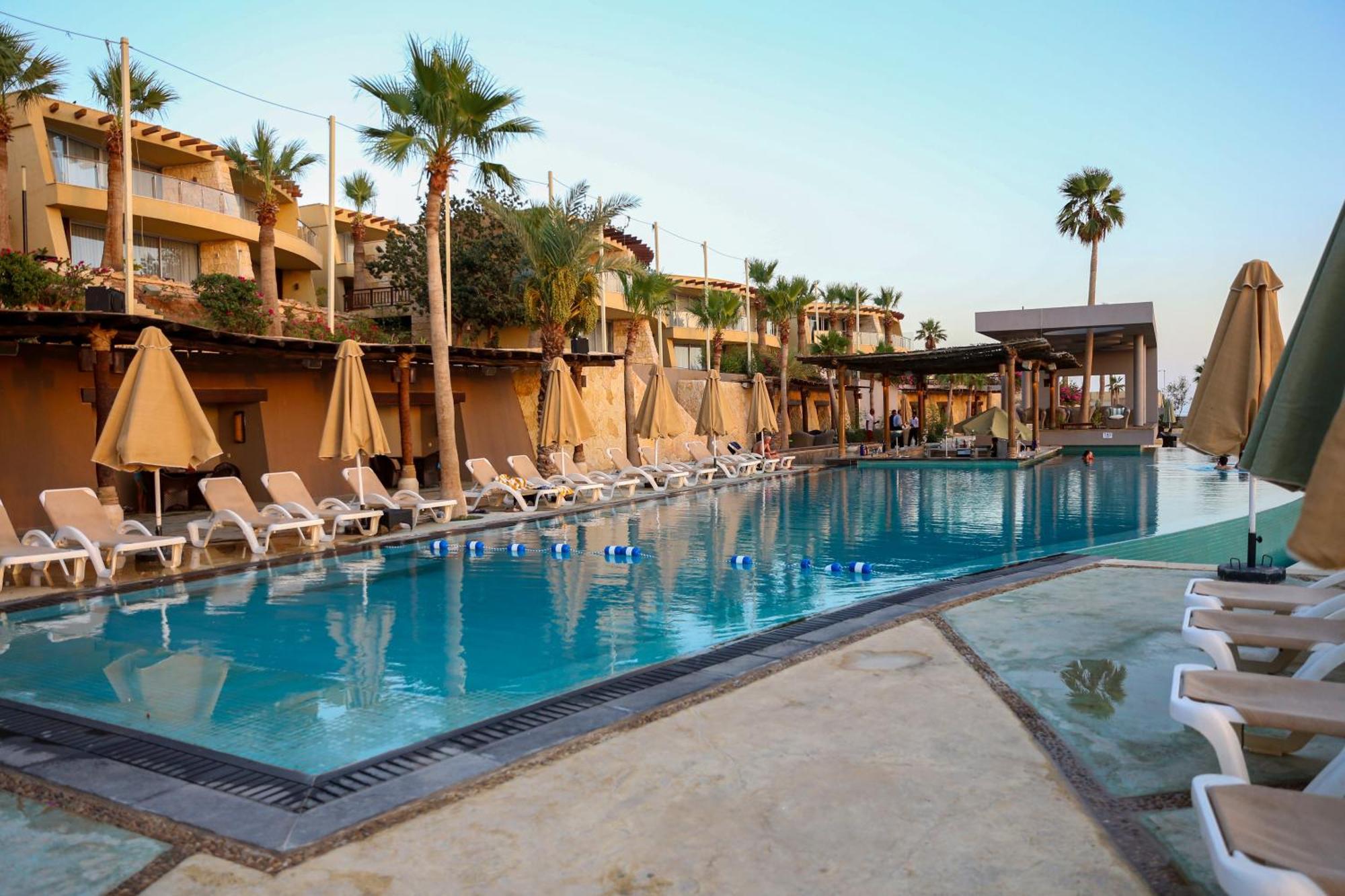 O Beach Hotel & Resort Sweimeh Esterno foto