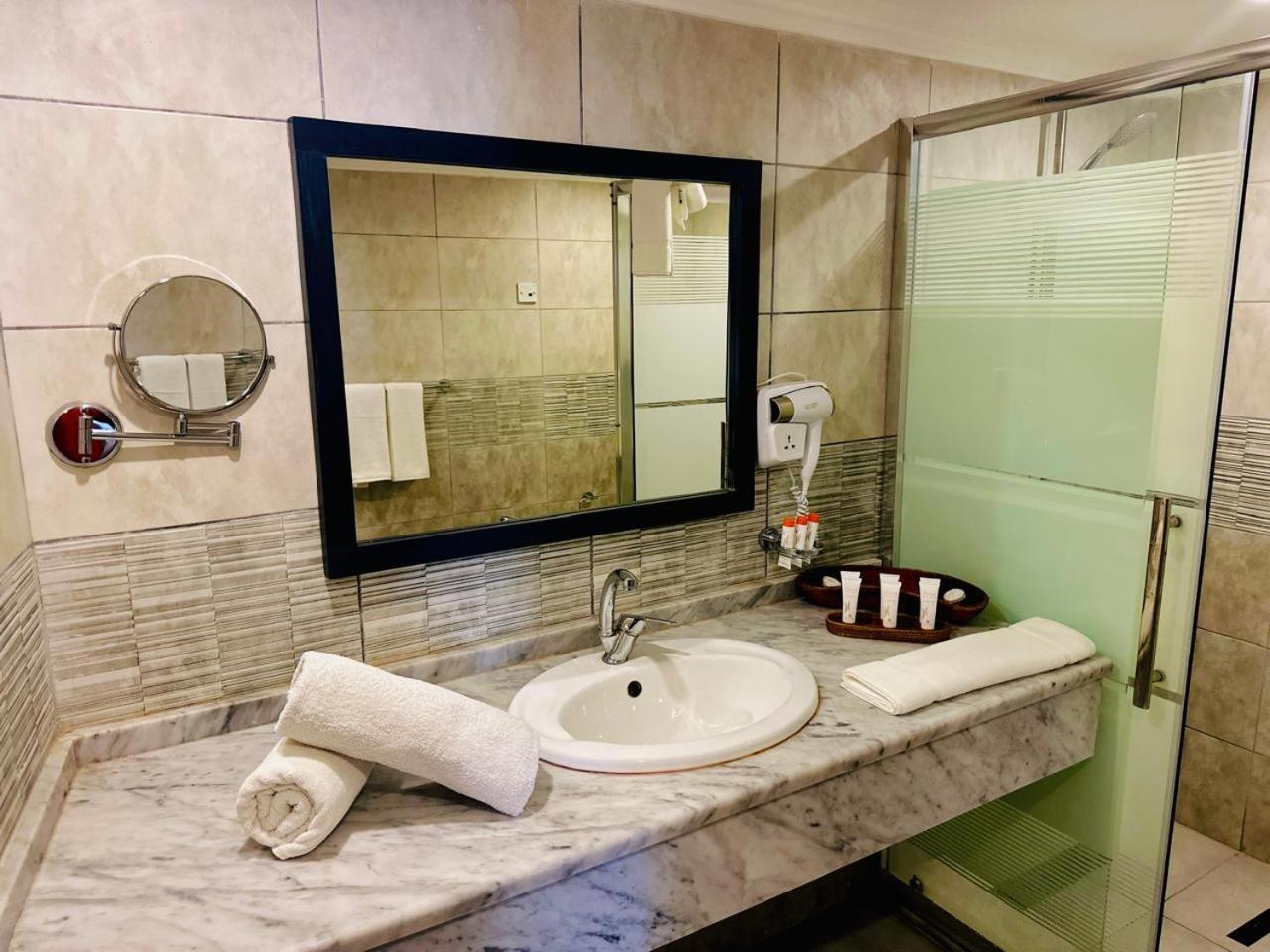 O Beach Hotel & Resort Sweimeh Esterno foto