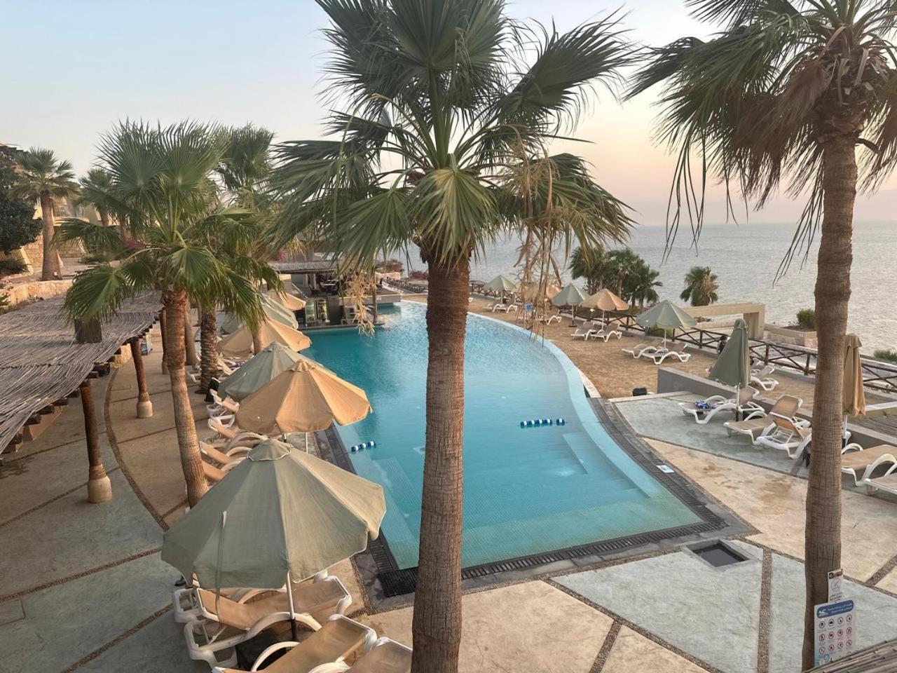 O Beach Hotel & Resort Sweimeh Esterno foto